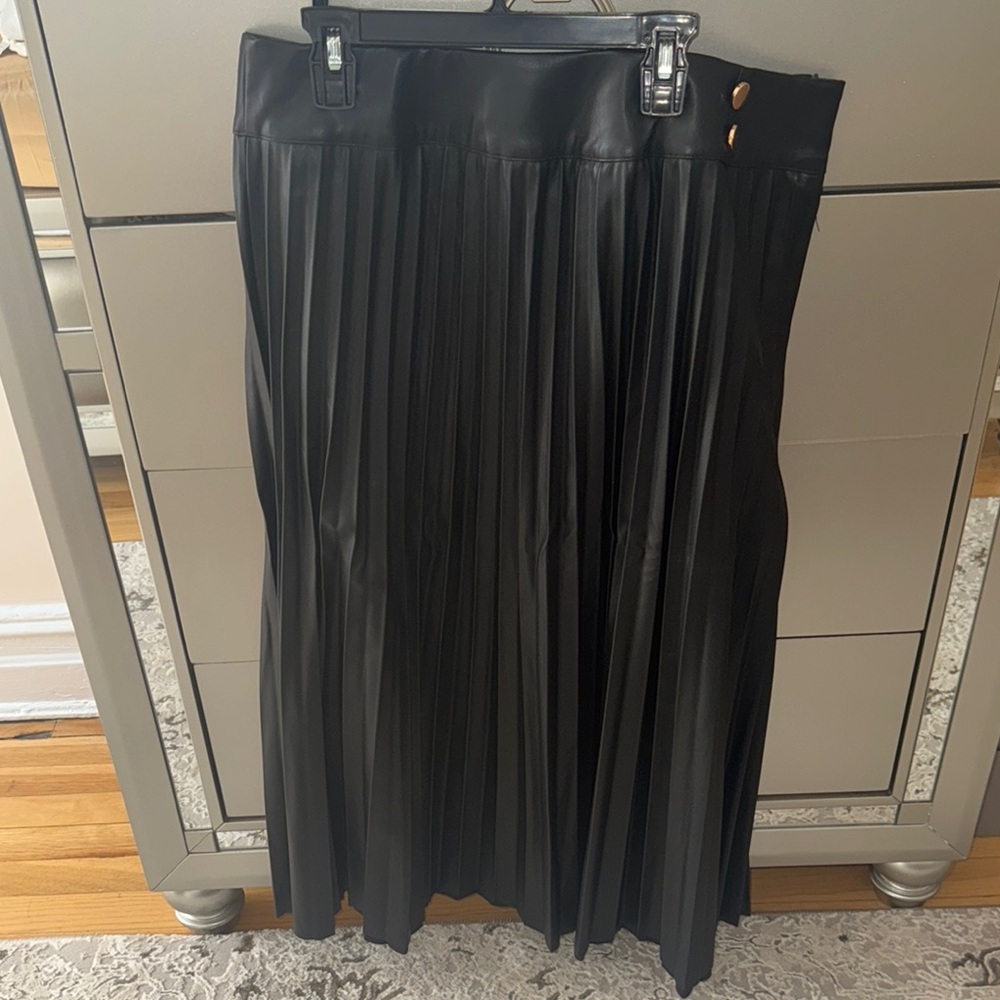 Chic Black Pleated A-Line Skirt